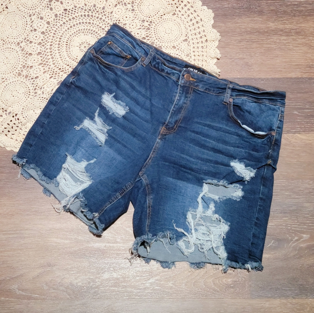 NWOT ENJEAN WMNS 2XL RIPPED SHORTS